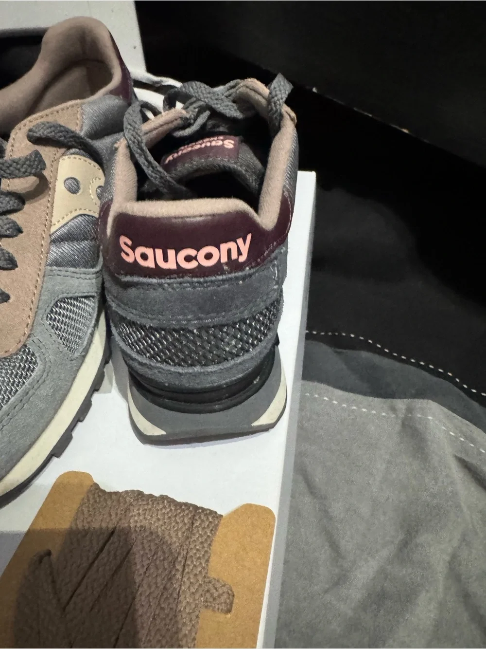 Saucony womens Low-Top Sneakers in Gray, Tan and Burgundy